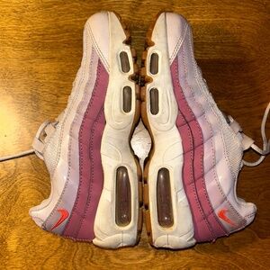 Nike Air Max 95s in Hot Punch/Blush Rose